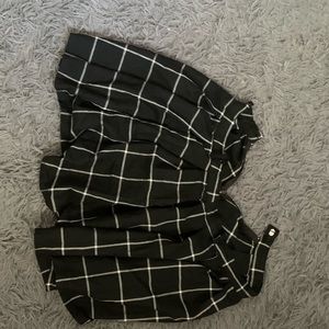 Black and white hot topic skirt
